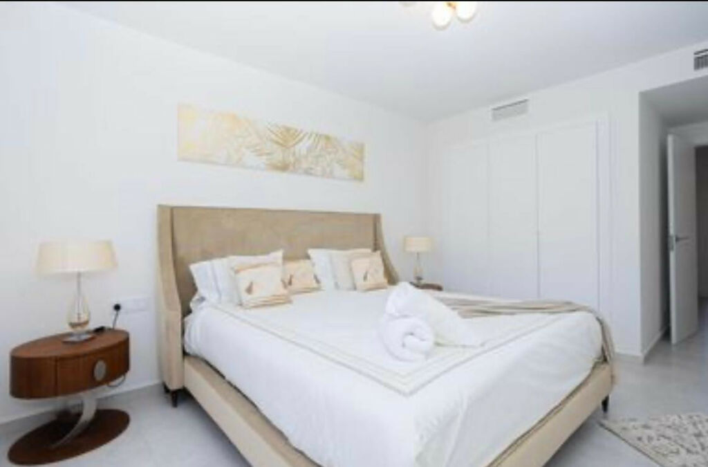 Townhouse Aloha Málaga - image 14