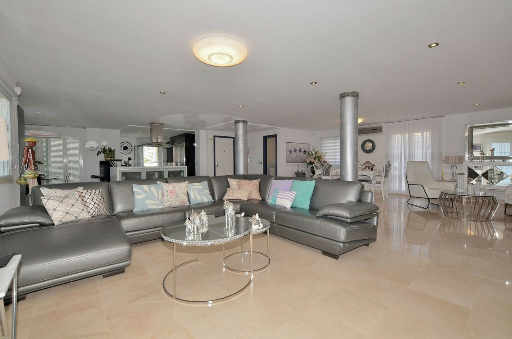 Penthouse Torrequebrada Málaga - image 15