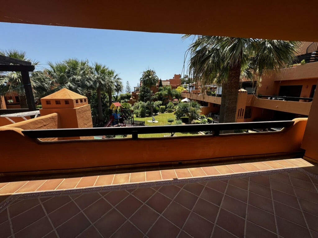 Middle Floor Apartment Estepona Málaga - image 14