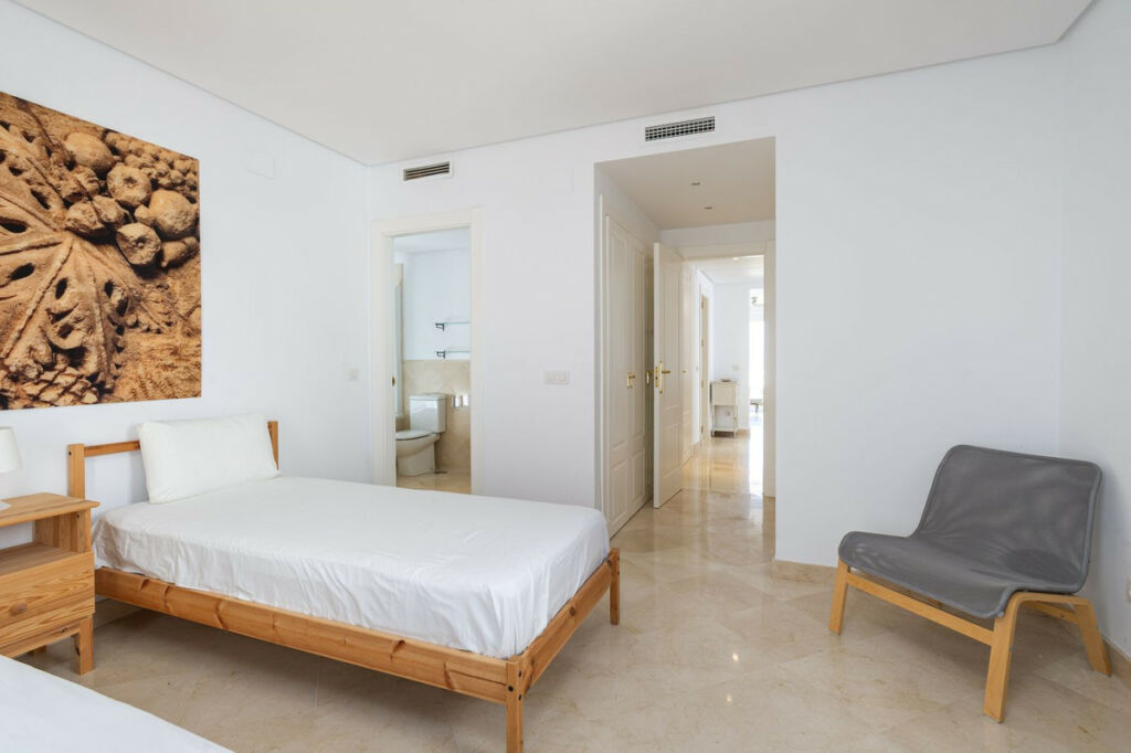 Middle Floor Apartment Nueva Andalucía Málaga - image 15