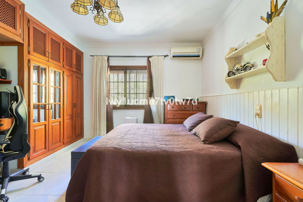 Detached Villa Alhaurín de la Torre Málaga - image 15