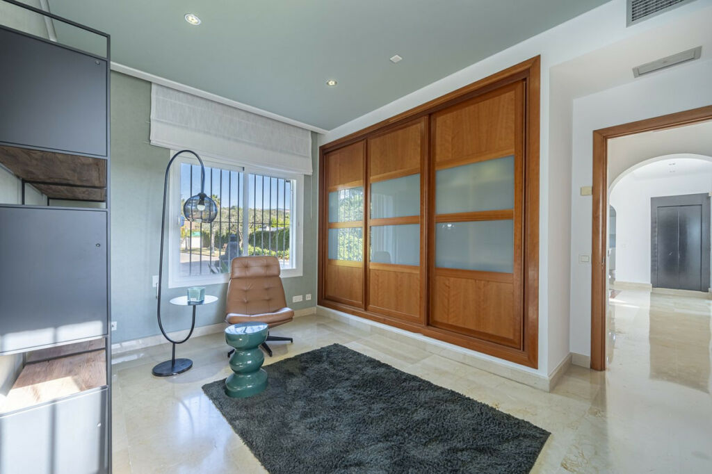 Detached Villa Nueva Andalucía Málaga - image 15