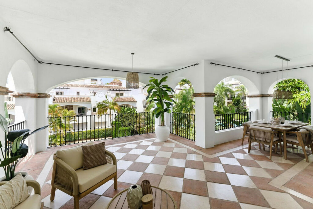 Middle Floor Apartment Nagüeles Málaga - image 12