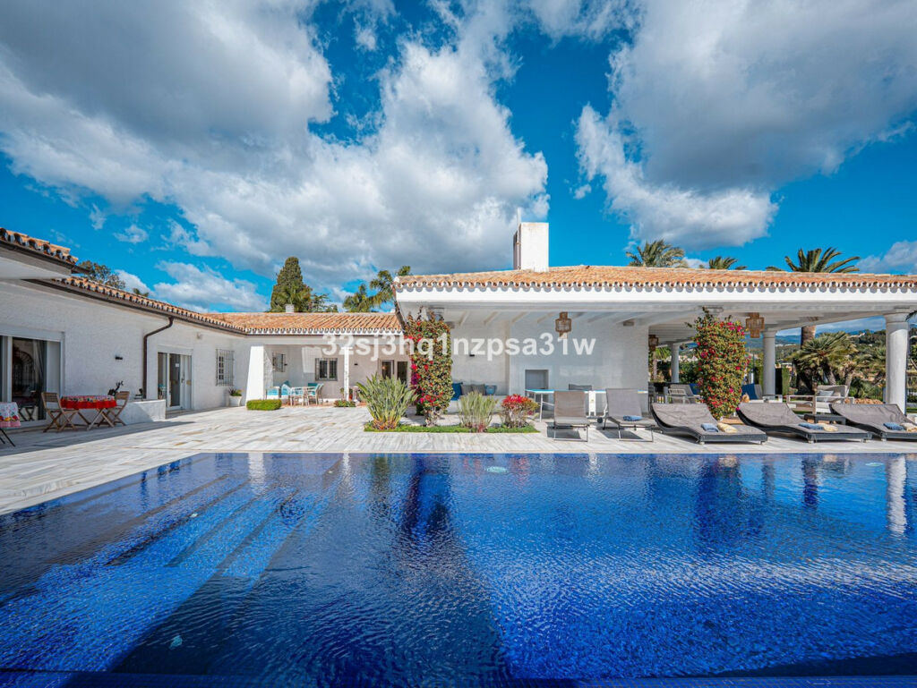 Detached Villa Nueva Andalucía Málaga - image 15