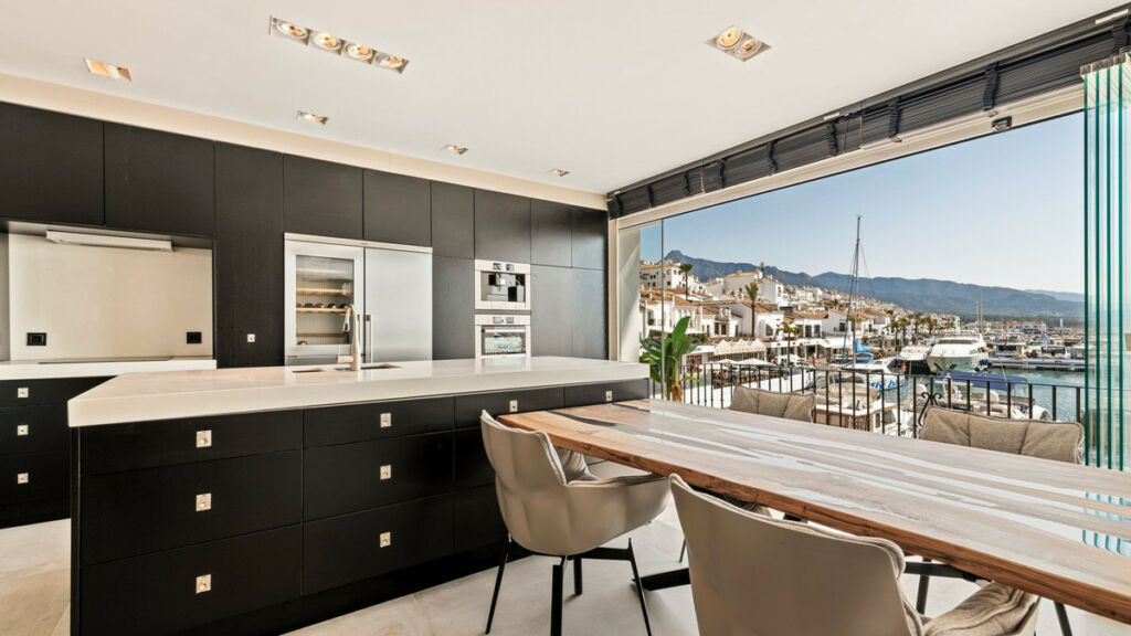 Middle Floor Apartment Puerto Banús Málaga - image 15
