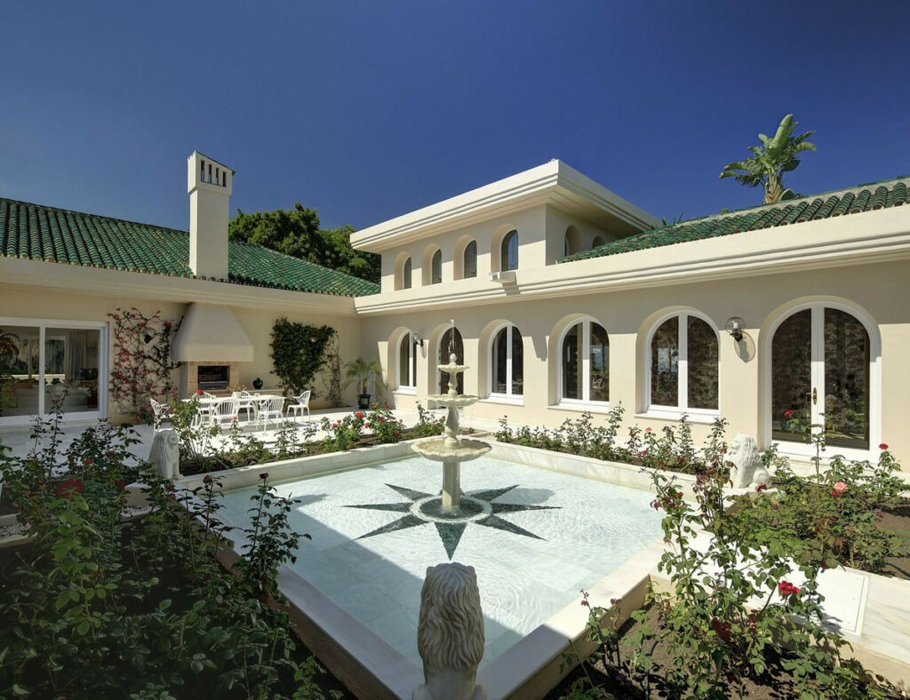 Detached Villa Río Real Málaga - image 14