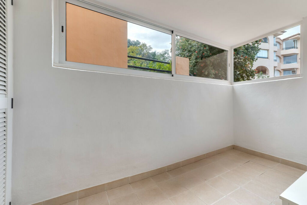 Middle Floor Apartment Elviria Málaga - image 15
