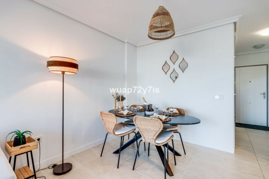 Middle Floor Apartment Selwo Málaga - image 7