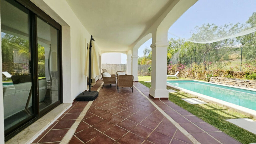 Detached Villa Estepona Málaga - image 15