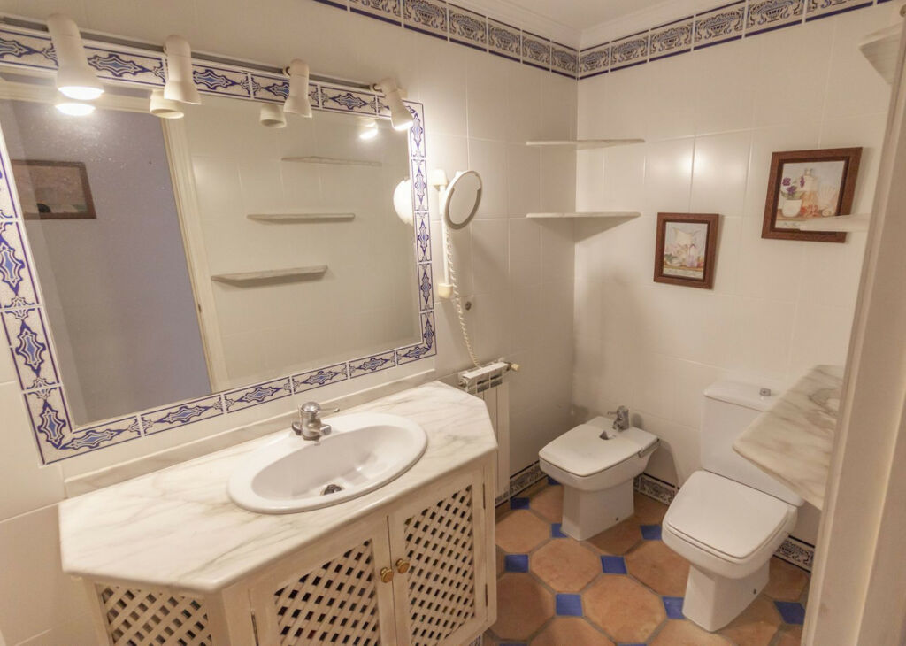 Top Floor Apartment Estepona Málaga - image 15