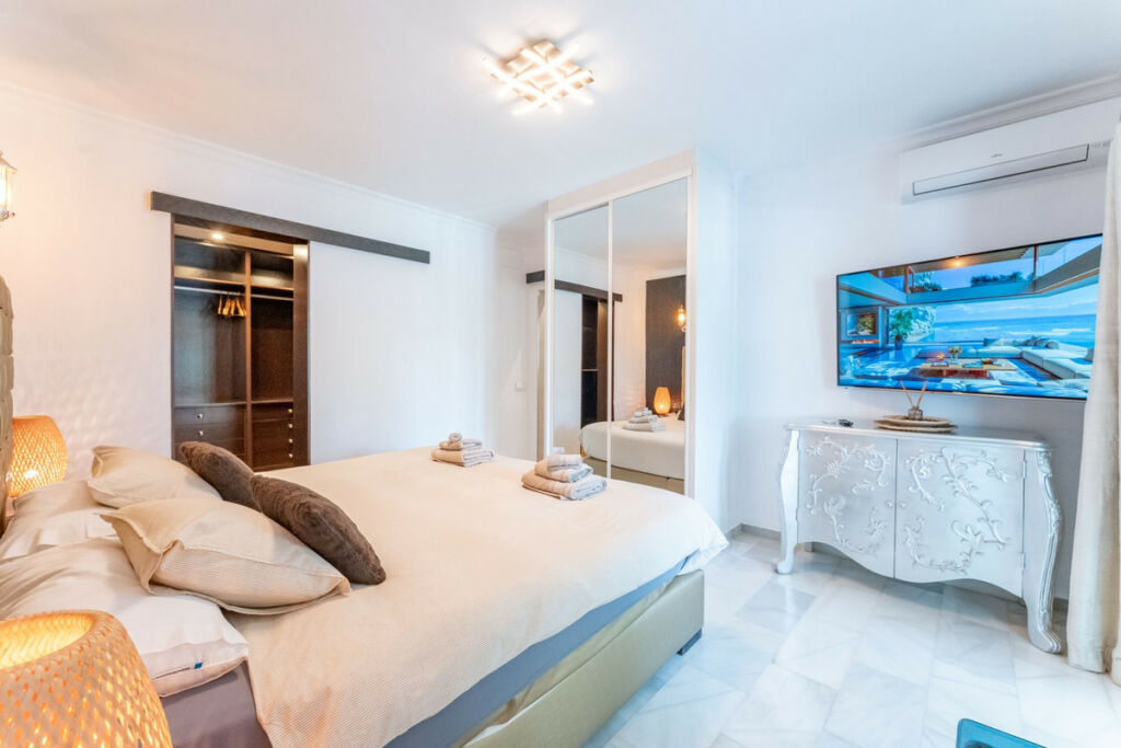 Detached Villa Calahonda Málaga - image 16