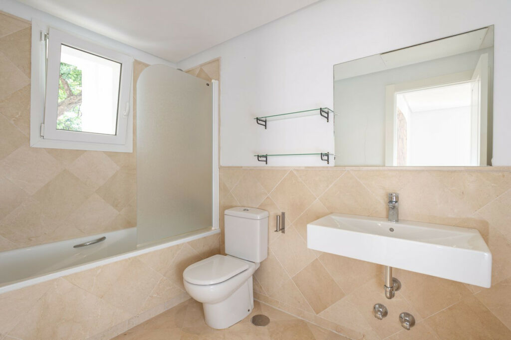 Middle Floor Apartment Nueva Andalucía Málaga - image 16