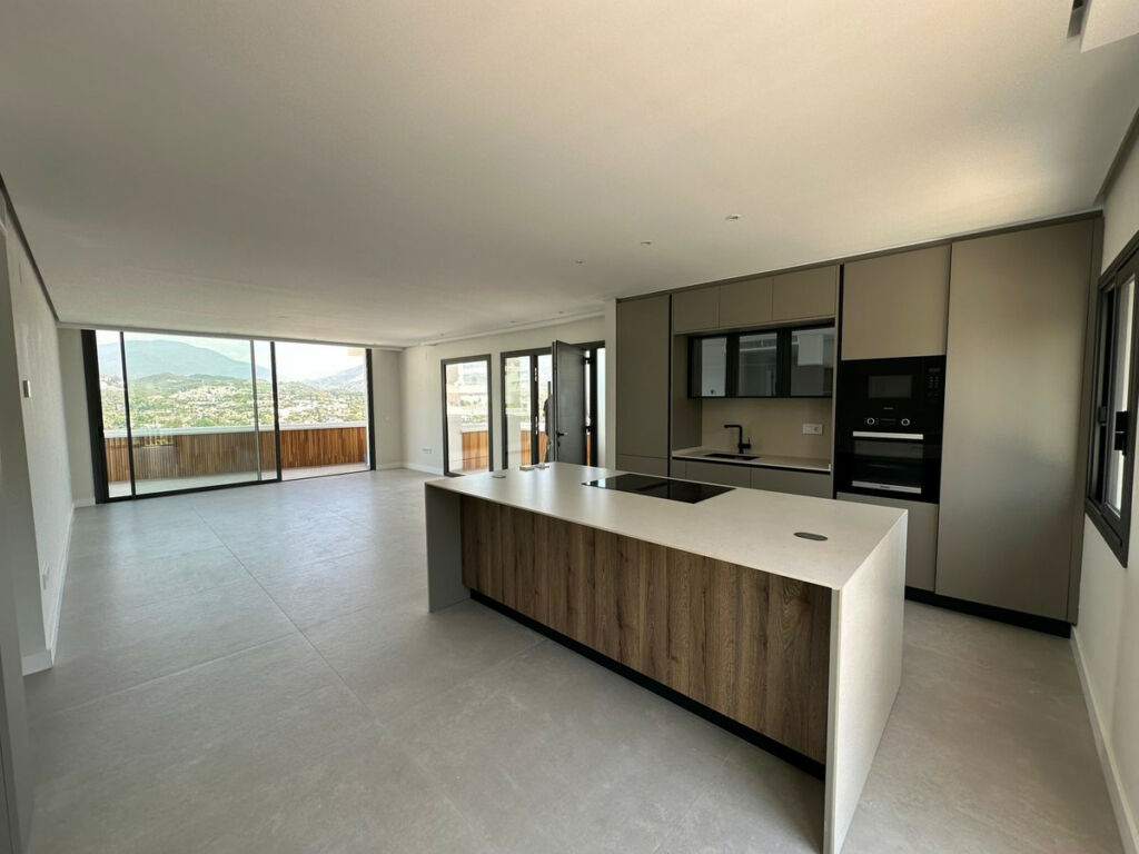 Penthouse Nueva Andalucía Málaga - image 4