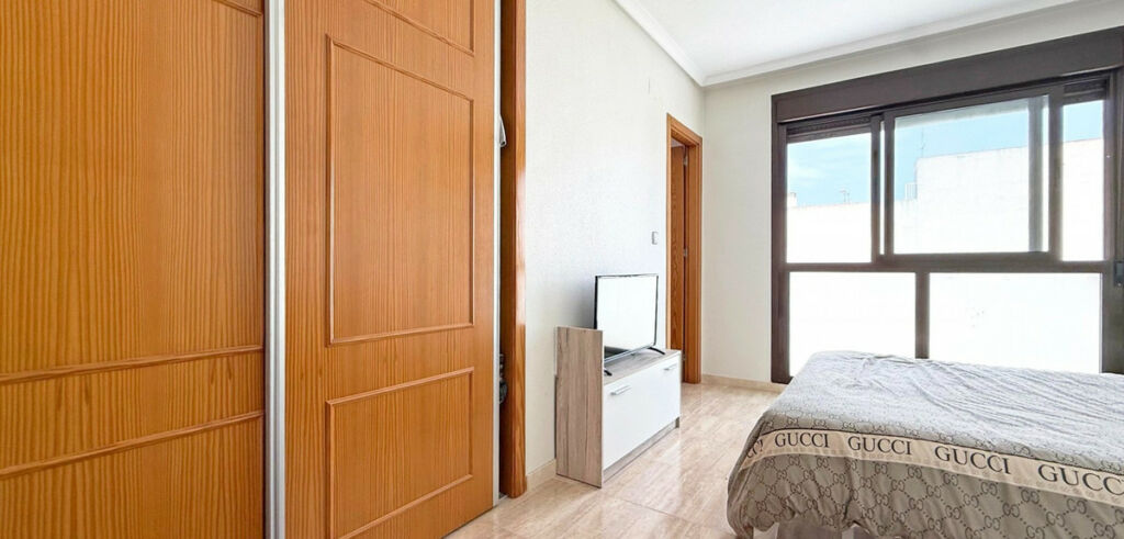Middle Floor Apartment Torrevieja Alicante - image 16