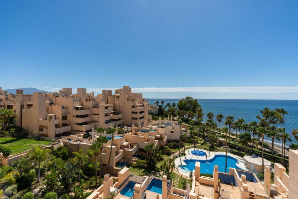 Middle Floor Apartment Estepona Málaga - image 16