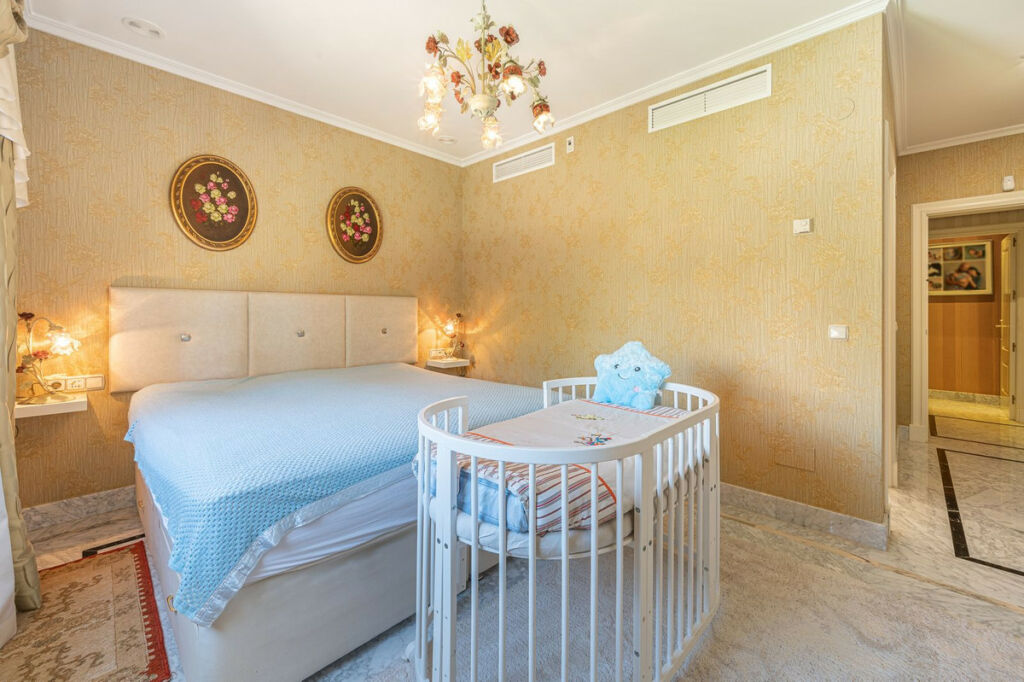 Middle Floor Apartment The Golden Mile Málaga - image 16
