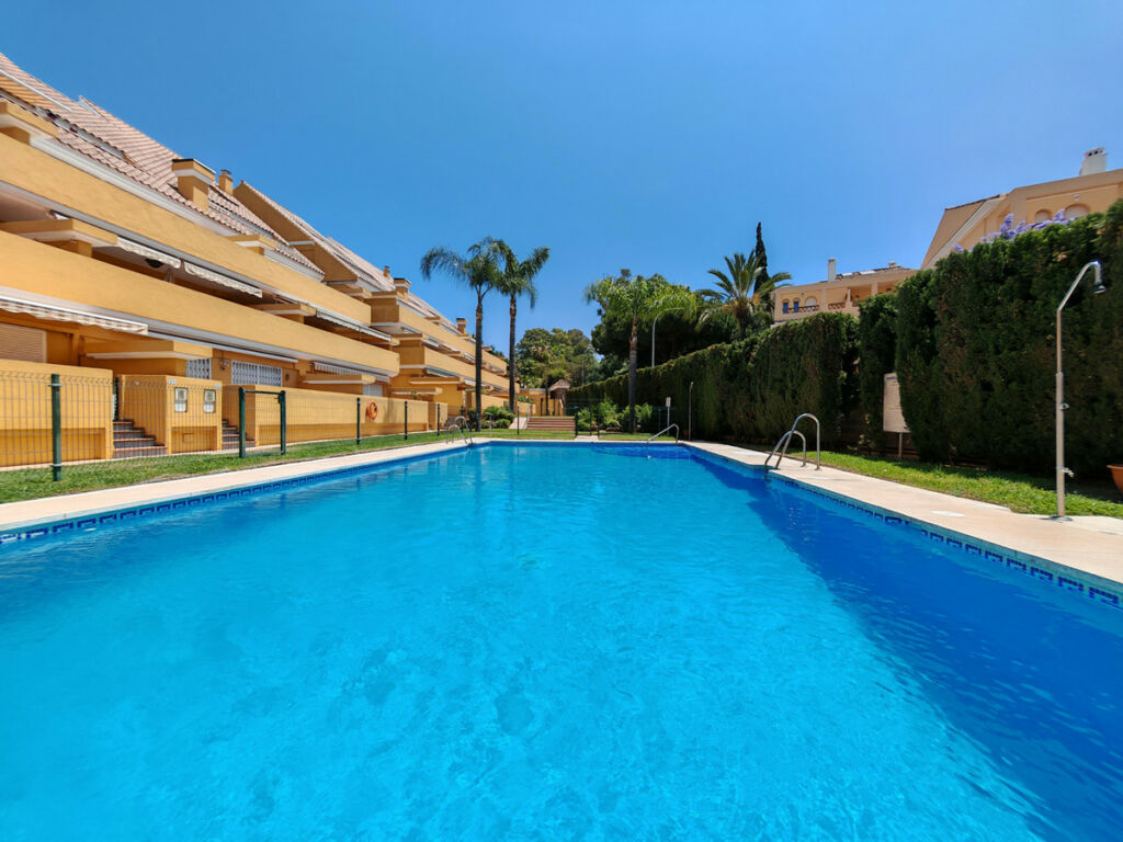Middle Floor Apartment Elviria Málaga - image 16