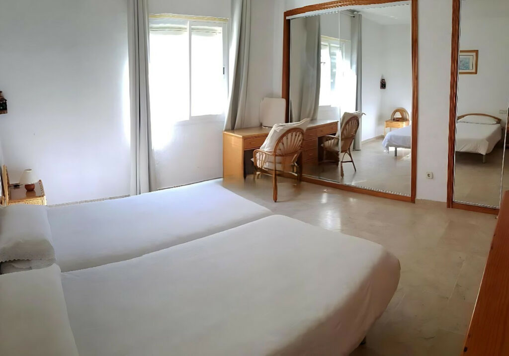 Middle Floor Apartment Estepona Málaga - image 16