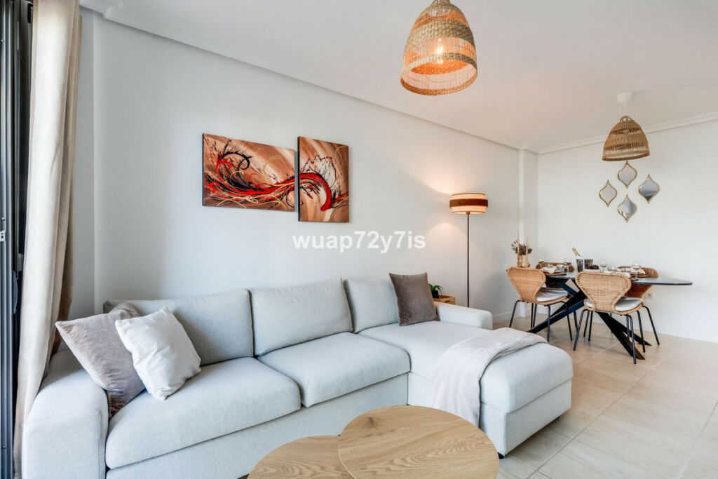 Middle Floor Apartment Selwo Málaga - image 3