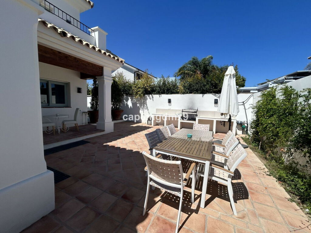 Detached Villa San Pedro de Alcántara Málaga - image 16