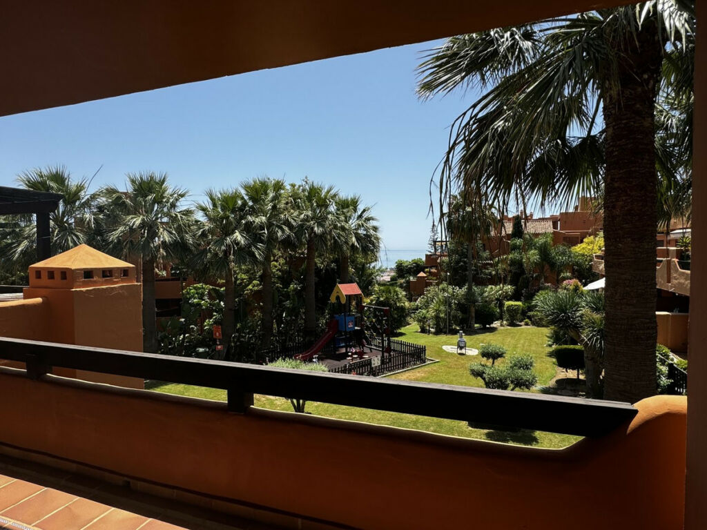 Middle Floor Apartment Estepona Málaga - image 15