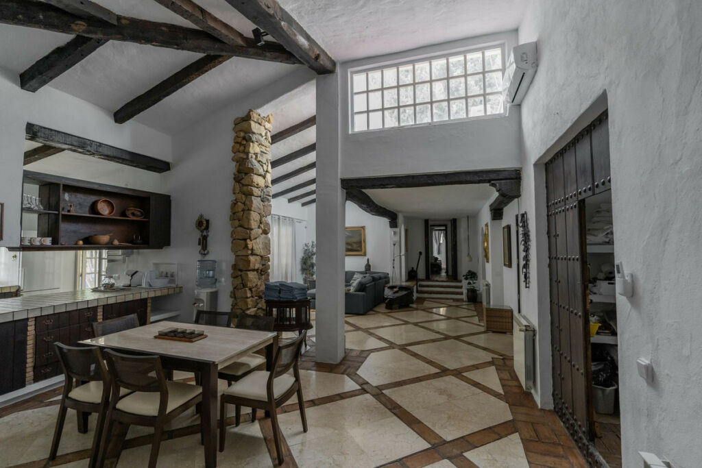 Detached Villa Estepona Málaga - image 17