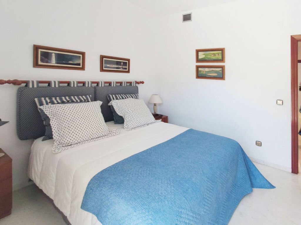 Middle Floor Apartment The Golden Mile Málaga - image 16