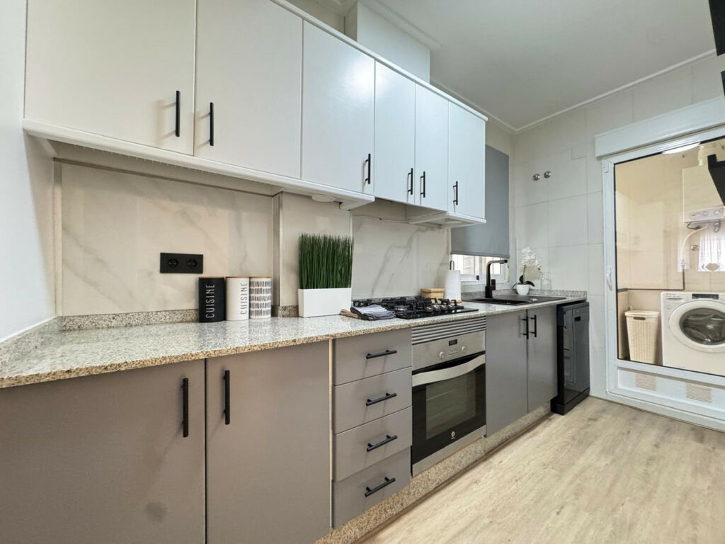 Middle Floor Apartment Torrevieja Alicante - image 16