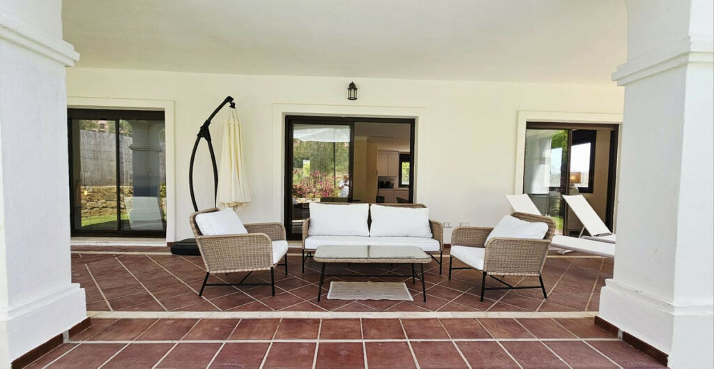 Detached Villa Estepona Málaga - image 16