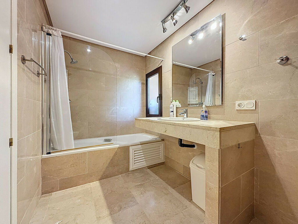 Middle Floor Apartment Manilva Málaga - image 16