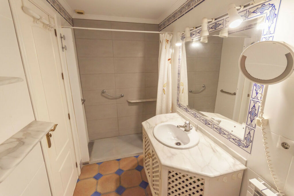 Top Floor Apartment Estepona Málaga - image 16