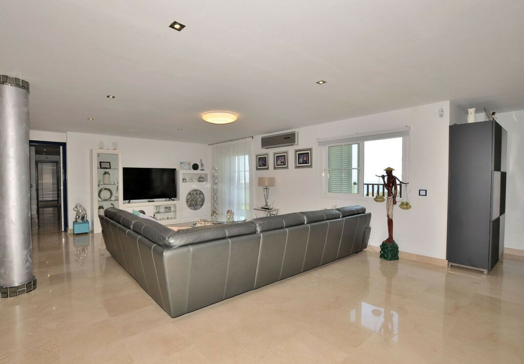 Penthouse Torrequebrada Málaga - image 16