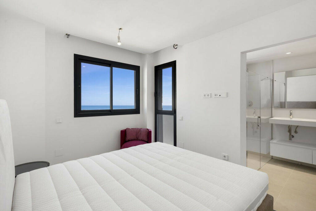 Middle Floor Apartment Fuengirola Málaga - image 16
