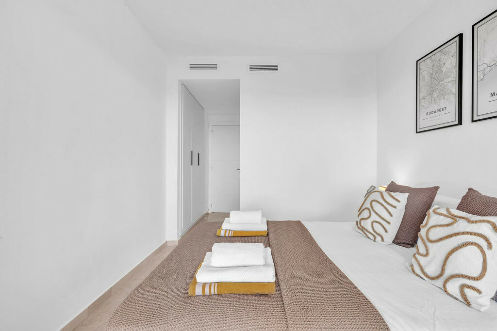 Middle Floor Apartment Estepona Málaga - image 16