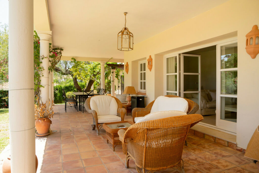 Detached Villa Estepona Málaga - image 16