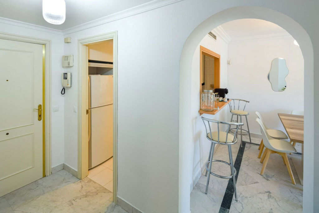 Middle Floor Apartment Puerto Banús Málaga - image 16