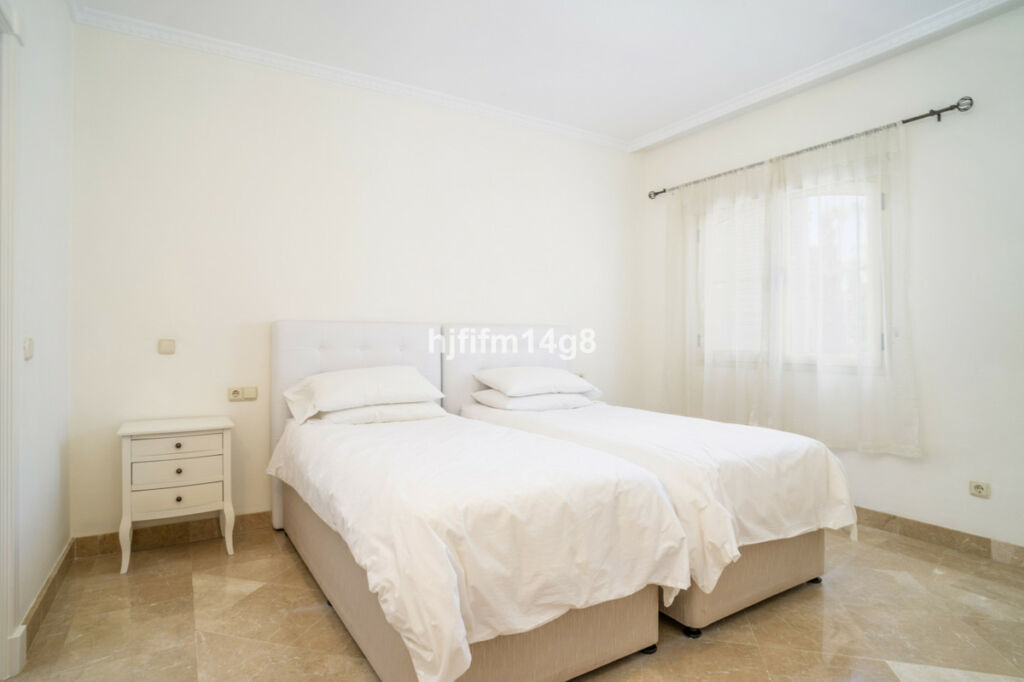 Townhouse Nueva Andalucía Málaga - image 16