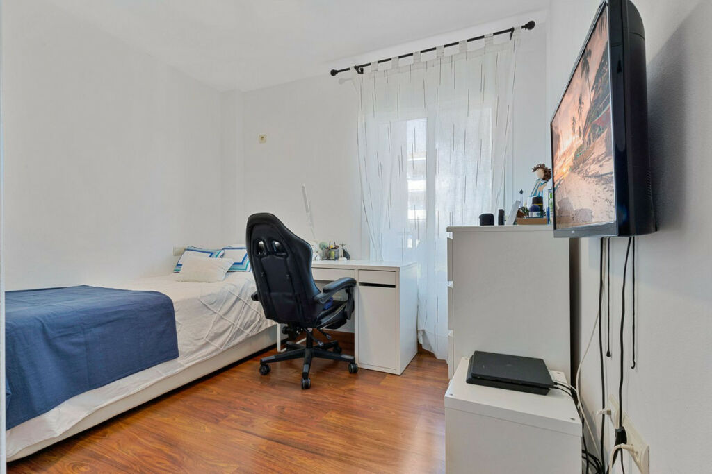 Middle Floor Apartment Fuengirola Málaga - image 16