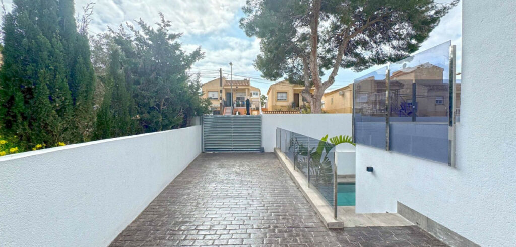 Detached Villa Torrevieja Alicante - image 16
