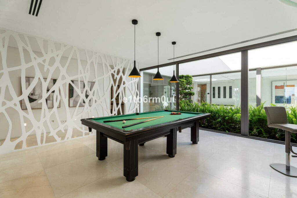 Detached Villa La Quinta Málaga - image 16