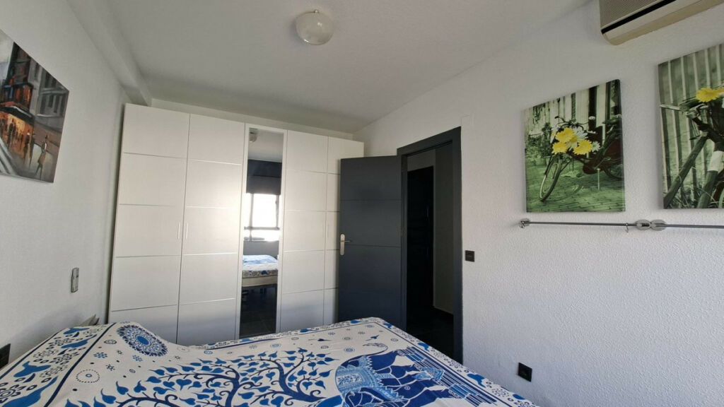 Middle Floor Apartment Torrevieja Alicante - image 16