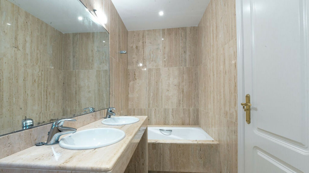Semi-Detached House La Capellania Málaga - image 16