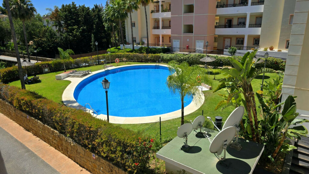 Middle Floor Apartment Aloha Málaga - image 16