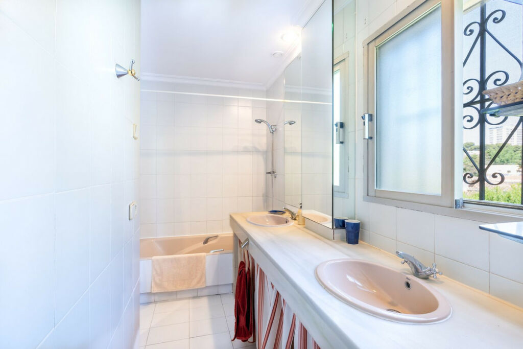 Detached Villa Nueva Andalucía Málaga - image 16