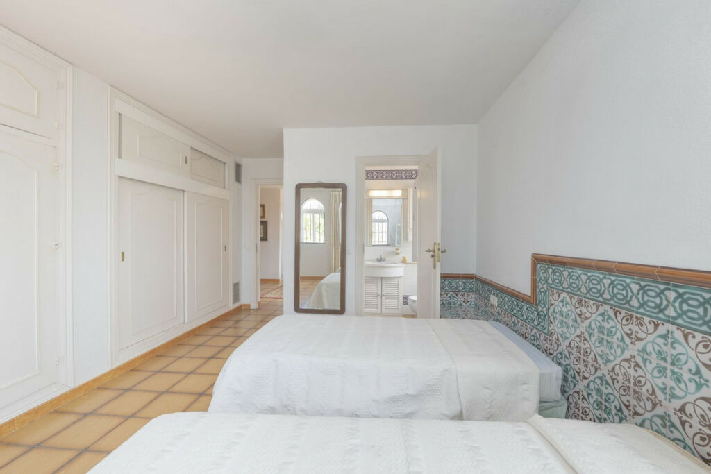 Detached Villa Marbella Málaga - image 17