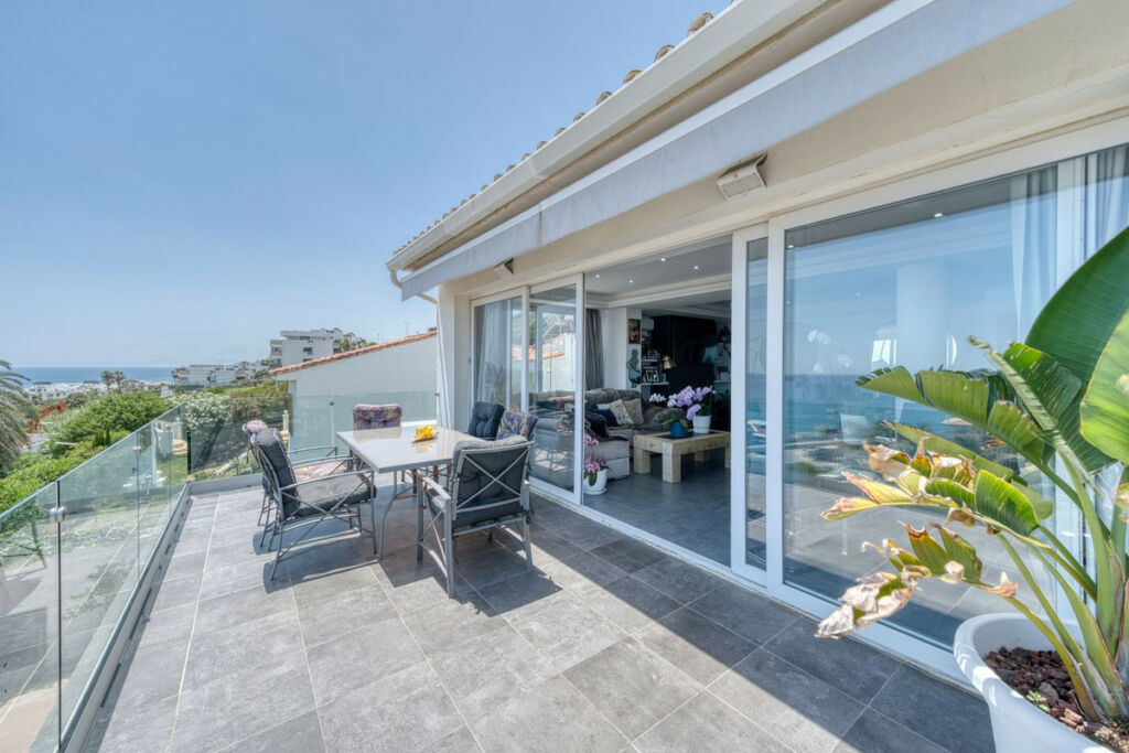 Detached Villa Estepona Málaga - image 15