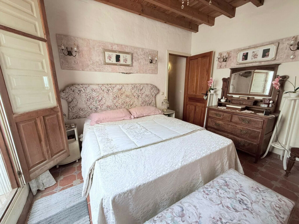 Townhouse Monda Málaga - image 17