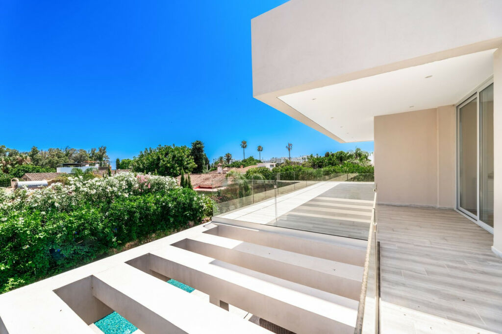 Detached Villa San Pedro de Alcántara Málaga - image 17
