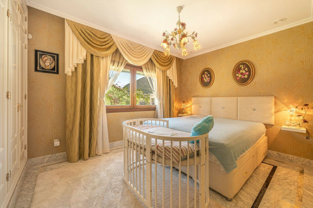 Middle Floor Apartment The Golden Mile Málaga - image 17