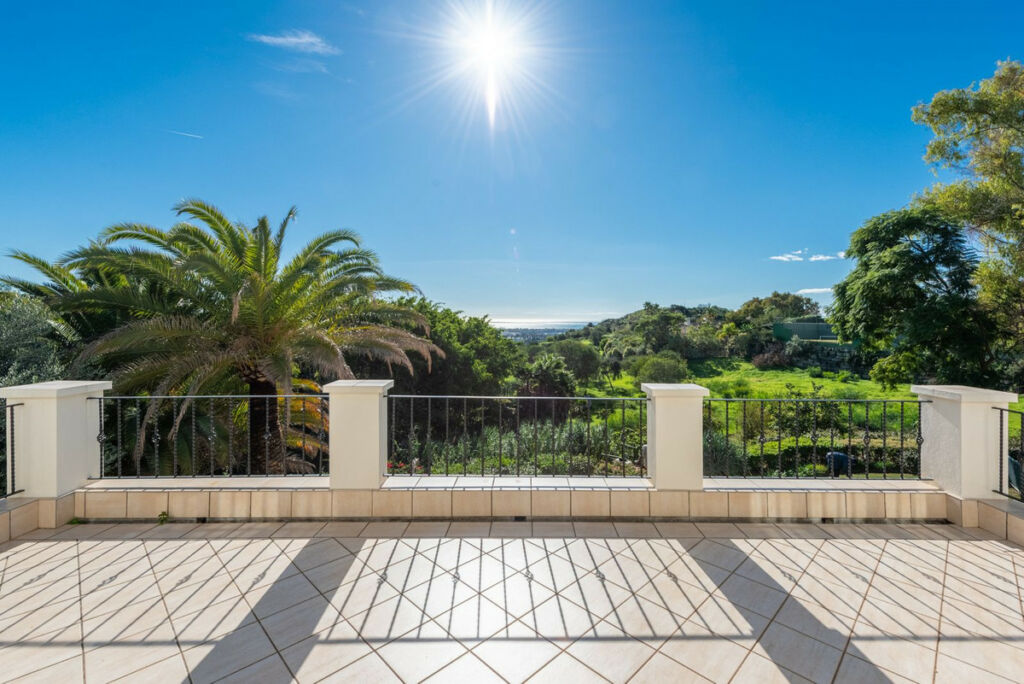 Detached Villa Nueva Andalucía Málaga - image 17